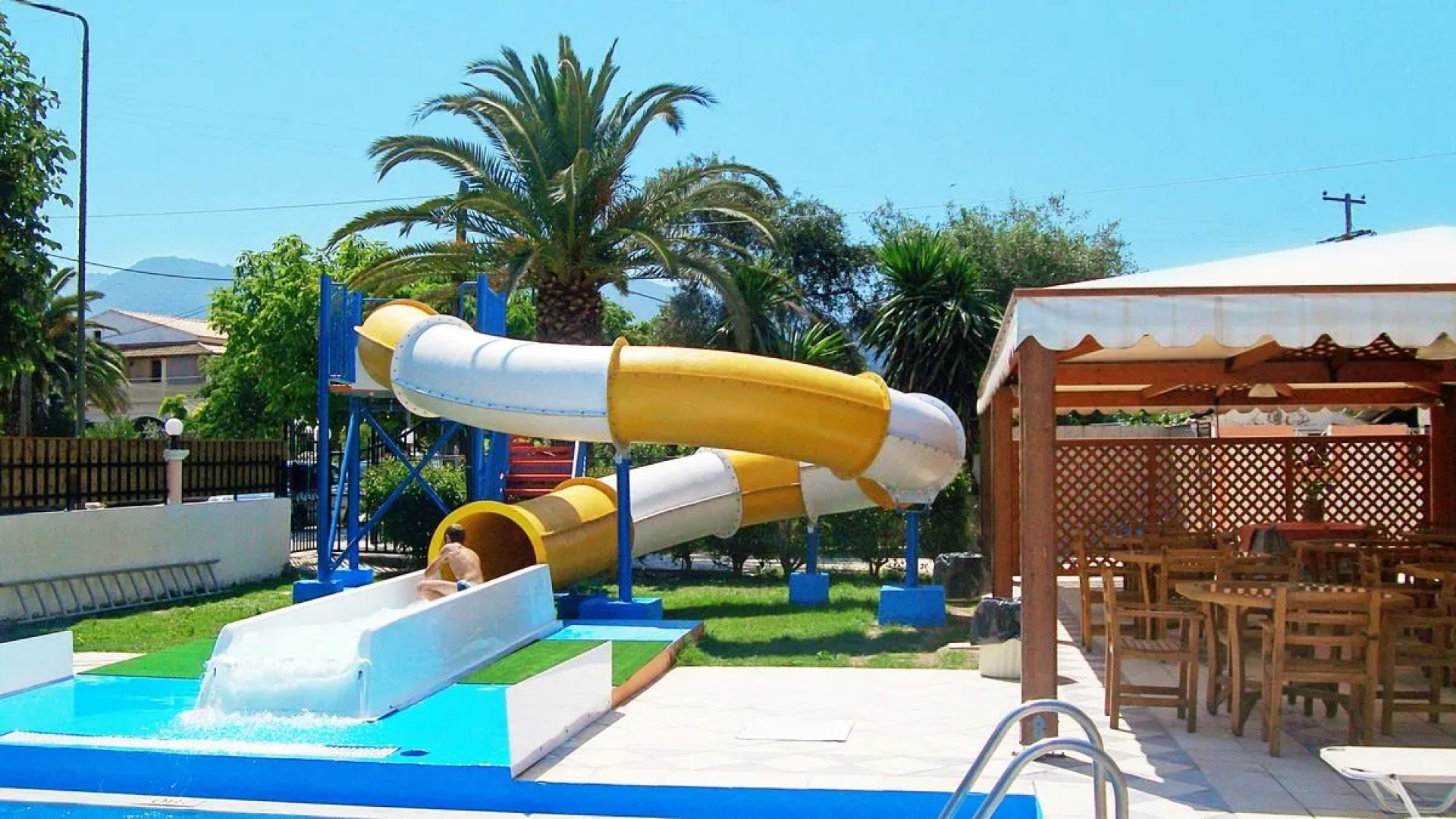 Silver Beach Hotel And Annexe Apartments