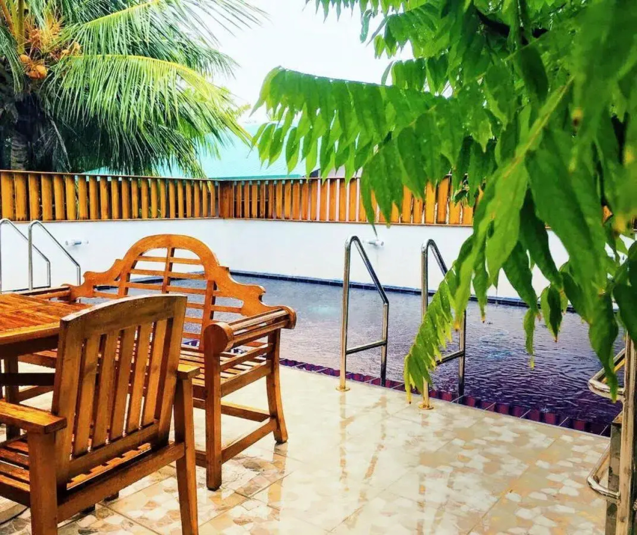 Tropical Biosphere Hotel