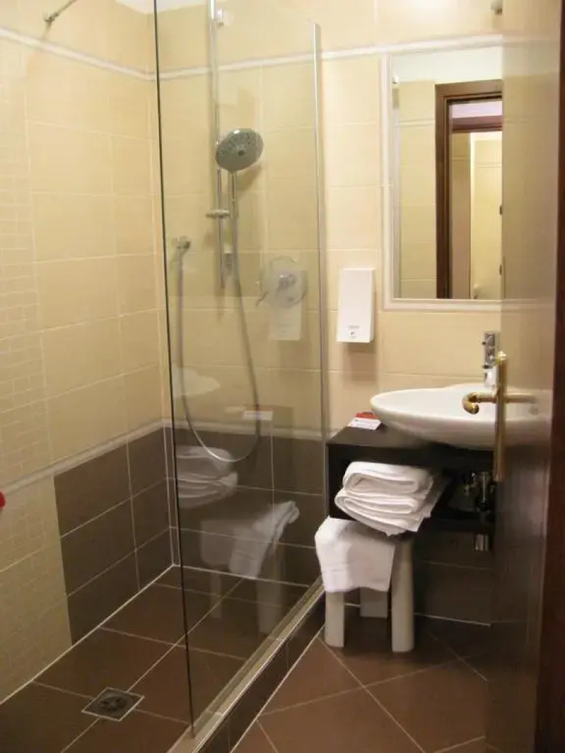 Hotel Shandranj