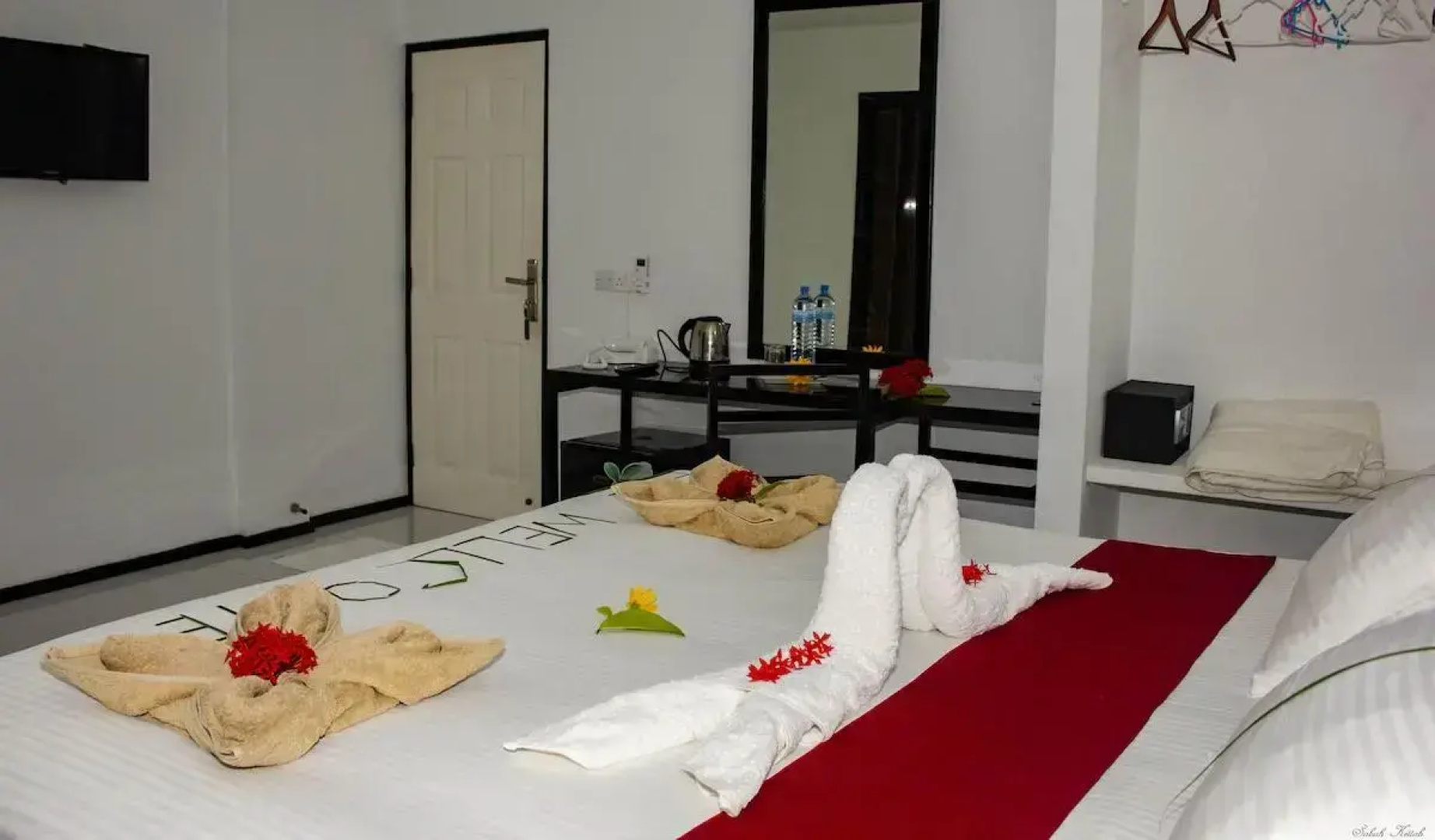 Отель Crown Beach Villas