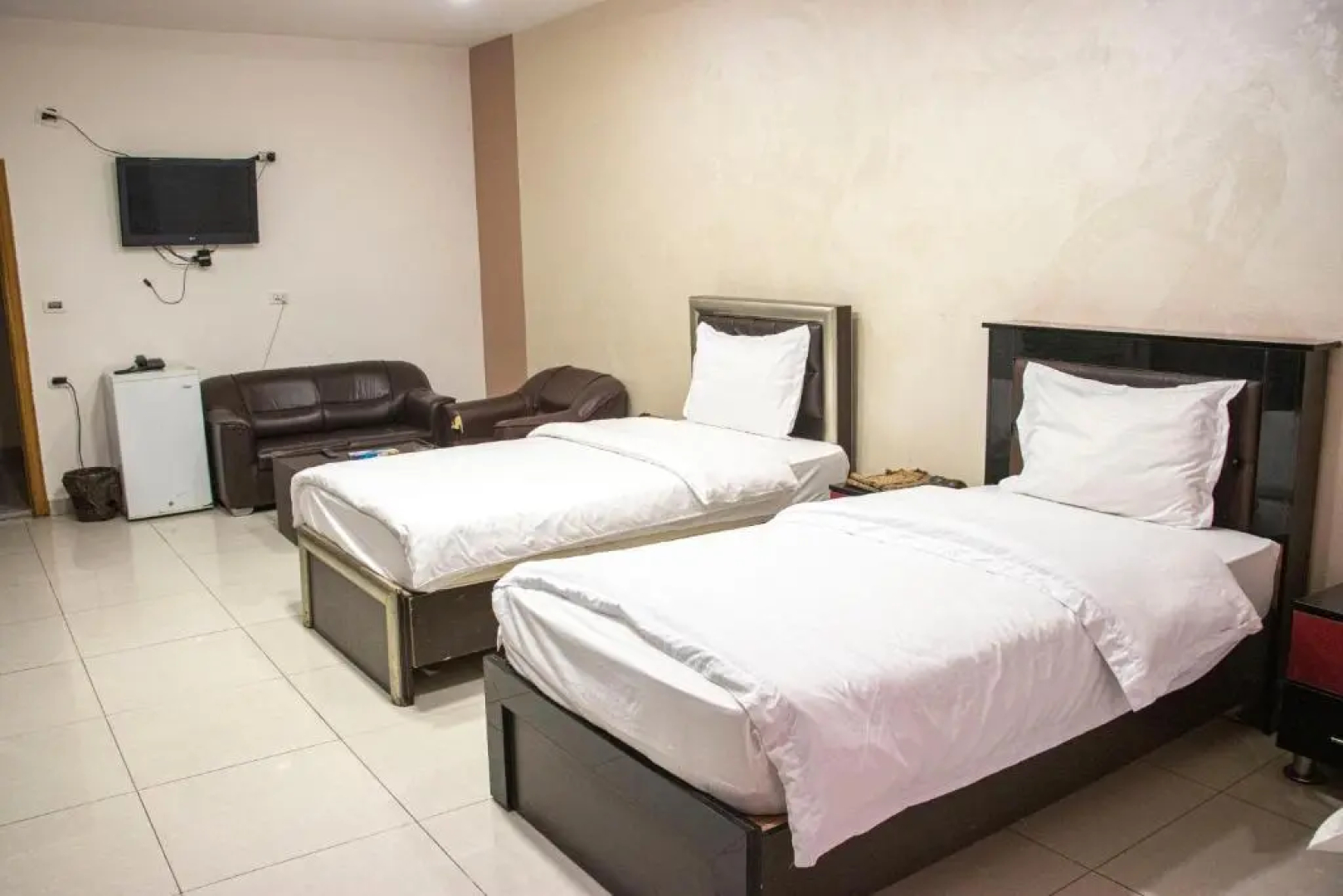 Sara Crown Hotel