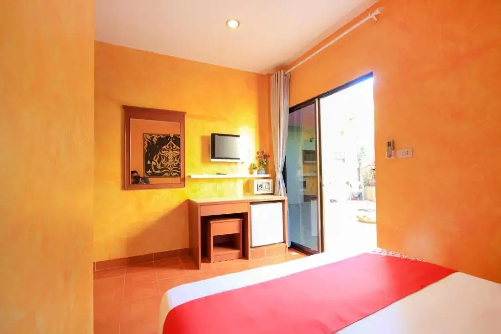 Ban Elephant Blanc Apartment