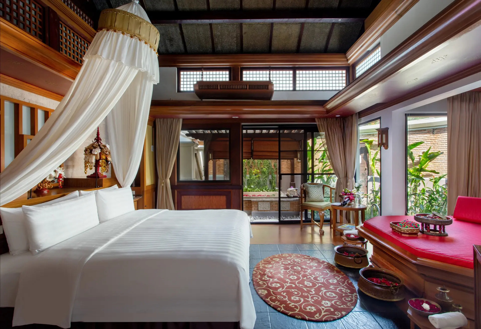 Hotel & Suites Shangri-La