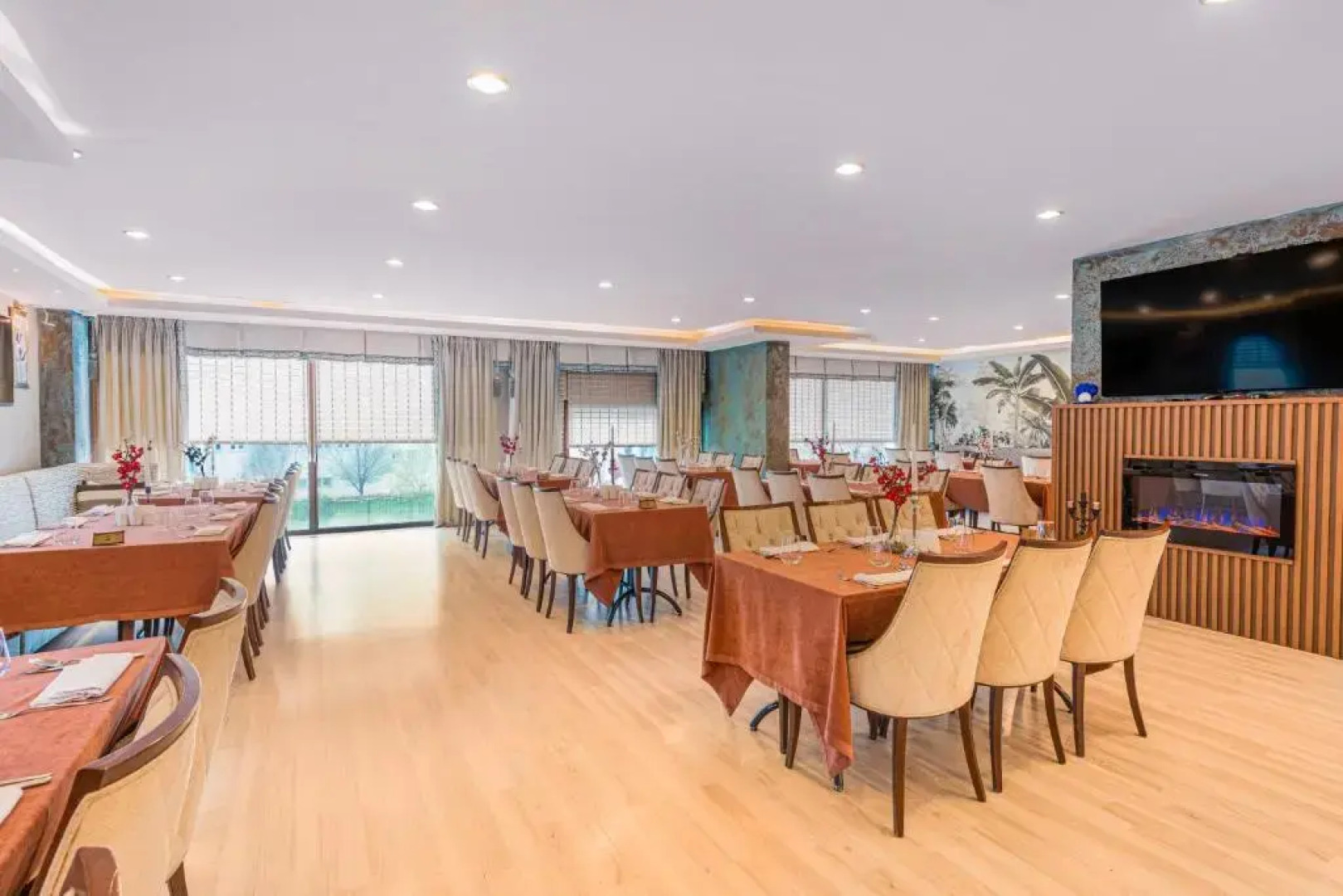 Grand Ani Hotel