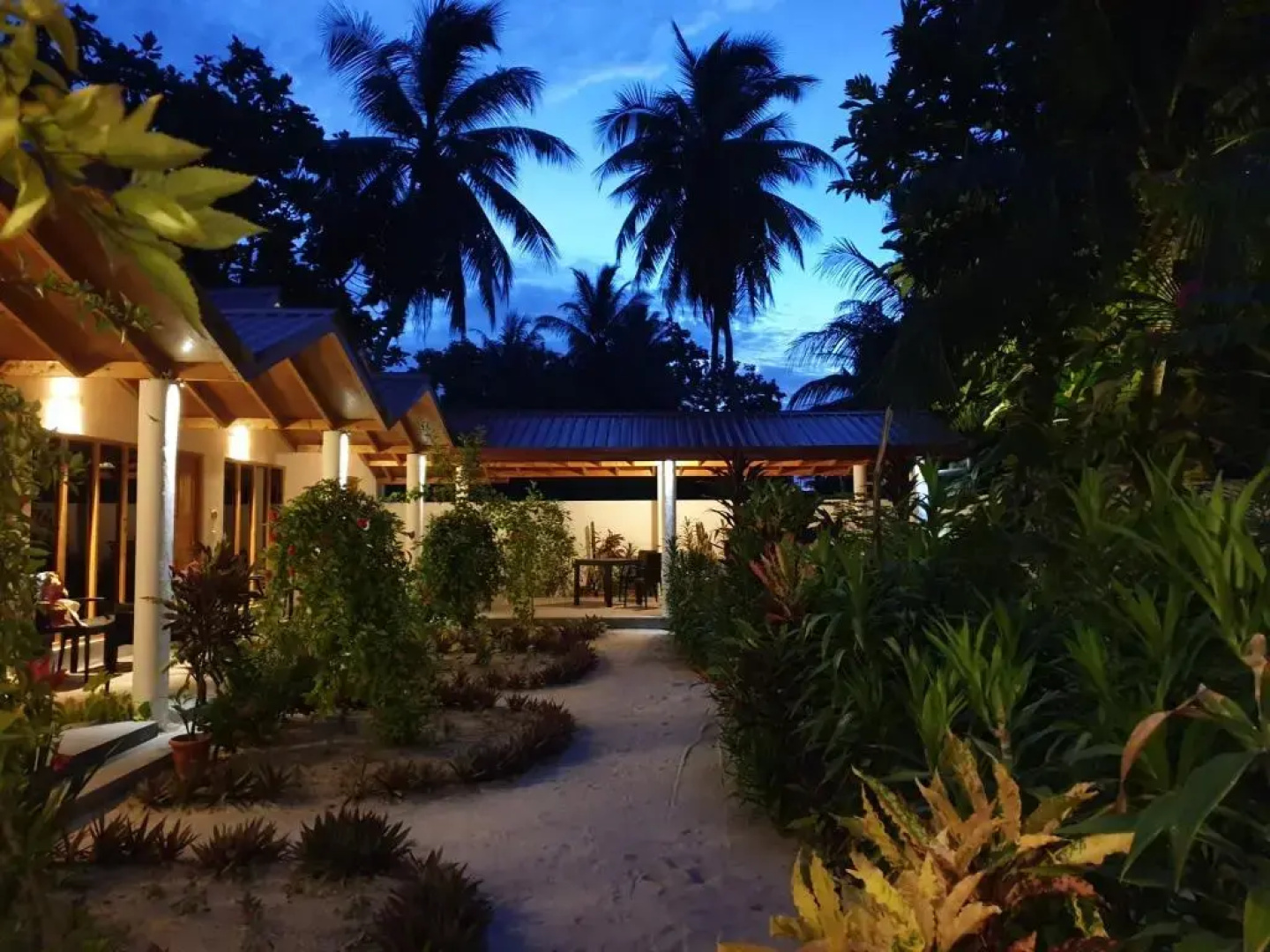 Thoddoo Beach Holiday Inn