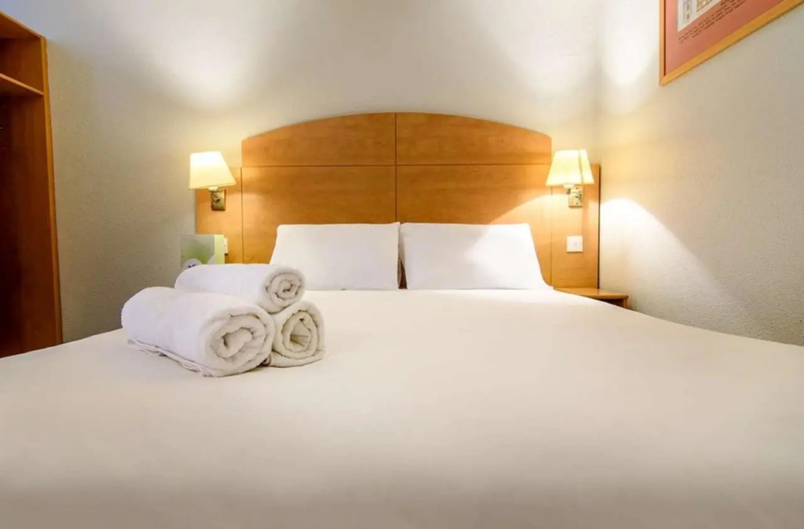 Отель Travelodge Liverpool Central Queens Dock and Arena