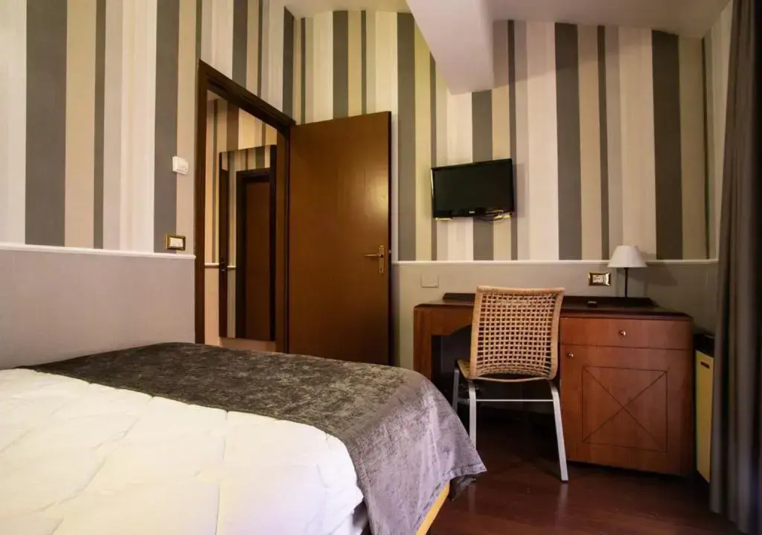 Отель Astor