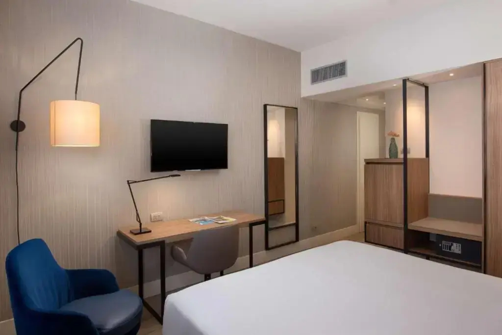 Отель NH Trieste