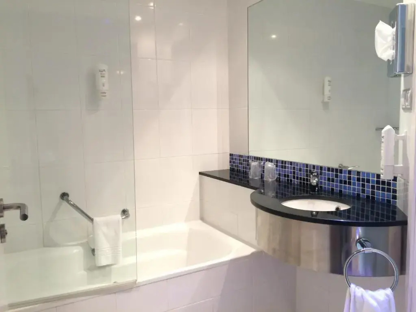 Отель Holiday Inn Express Bilbao, an IHG Hotel