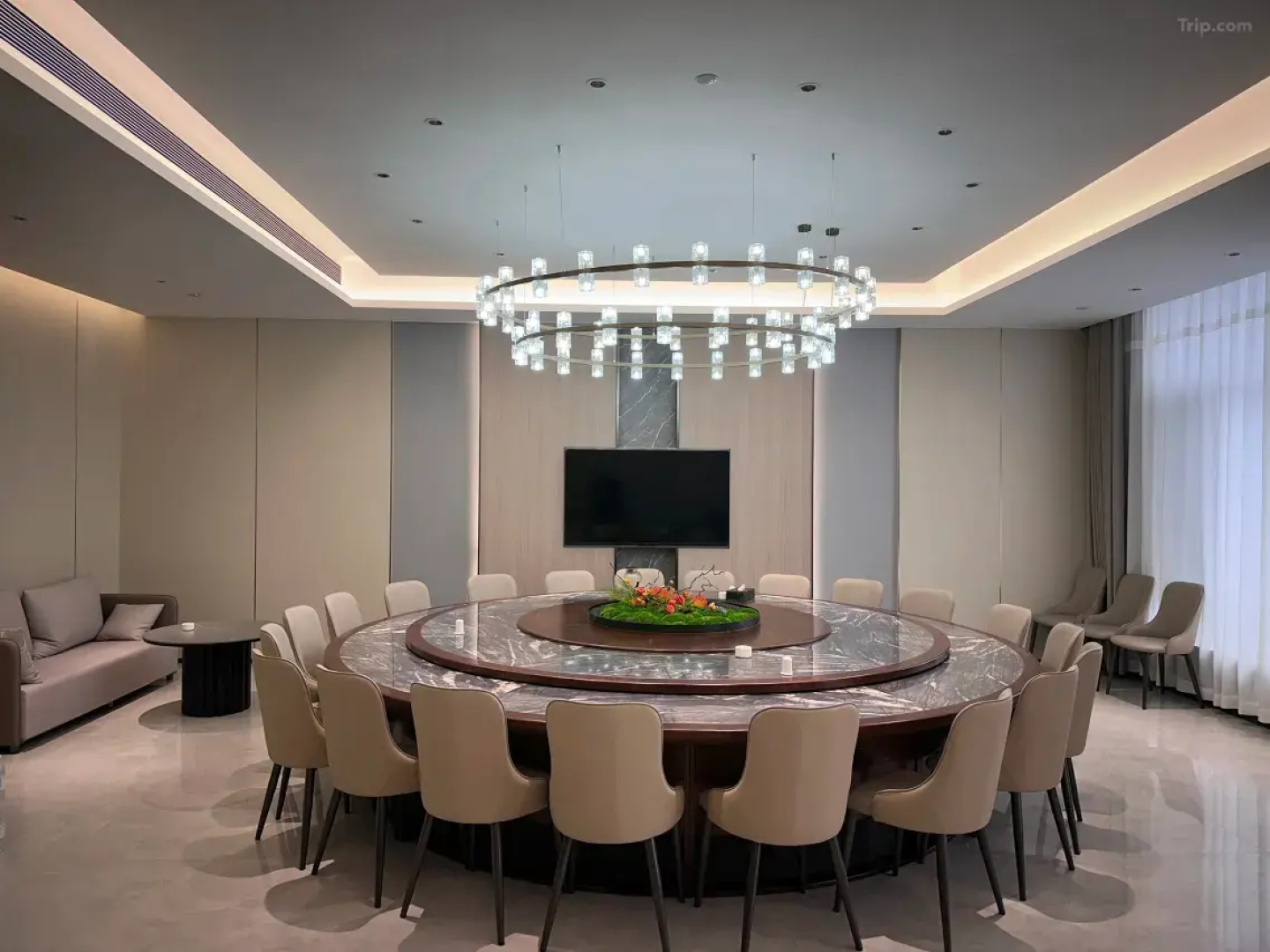 Jinan Laiwu Atour Hotel