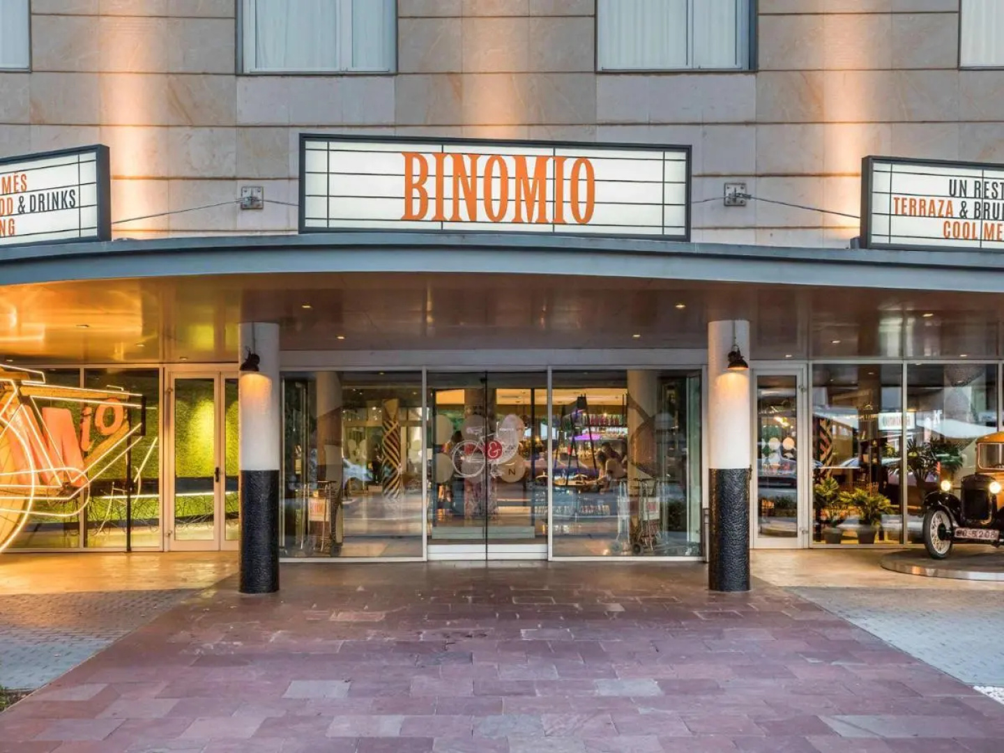 Отель Novotel Barcelona Cornella