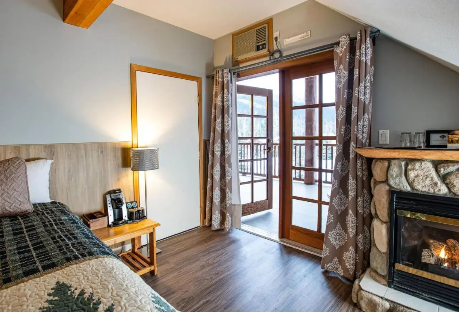 Glacier House Resort