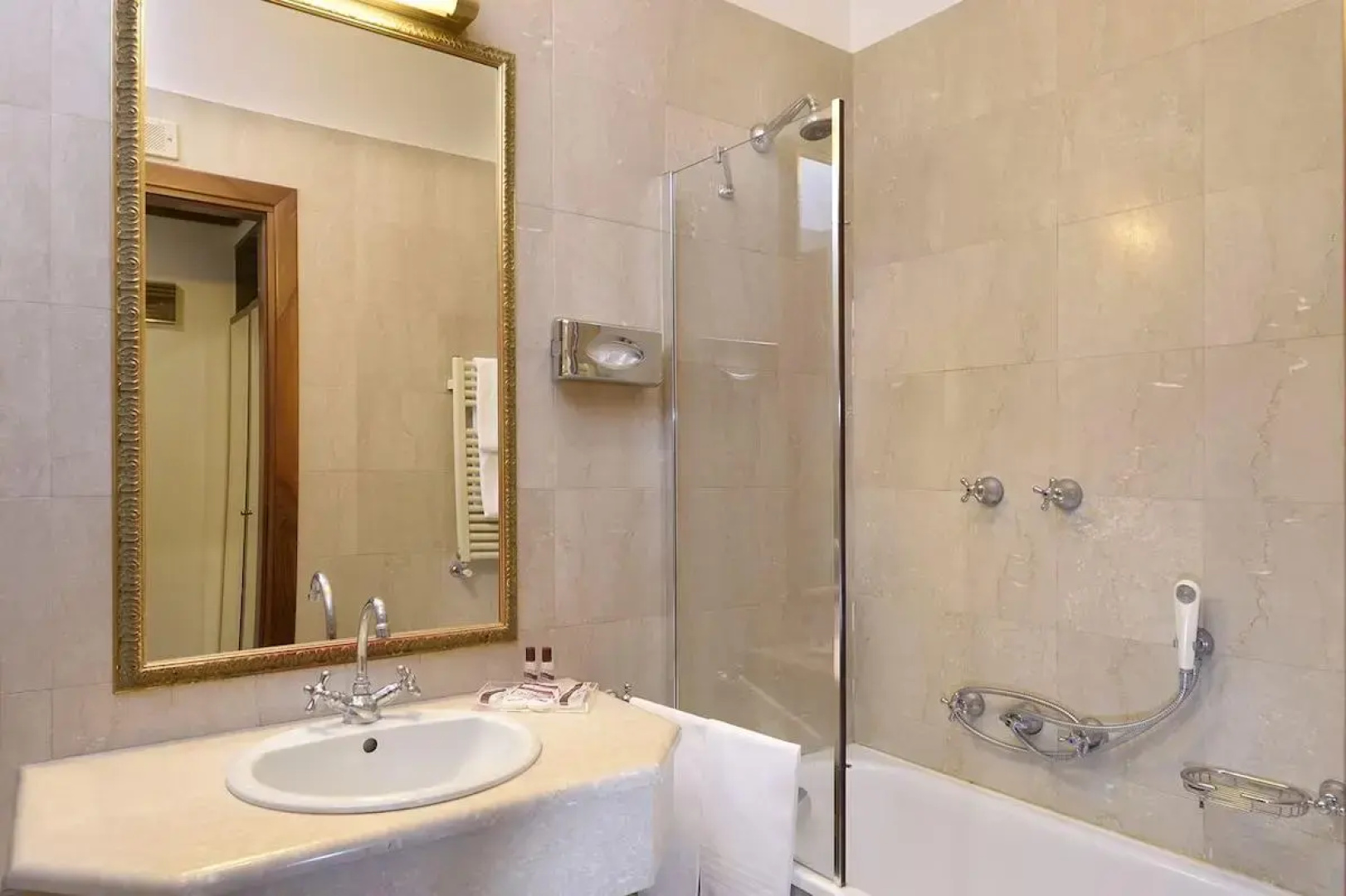Amadeus Hotel
