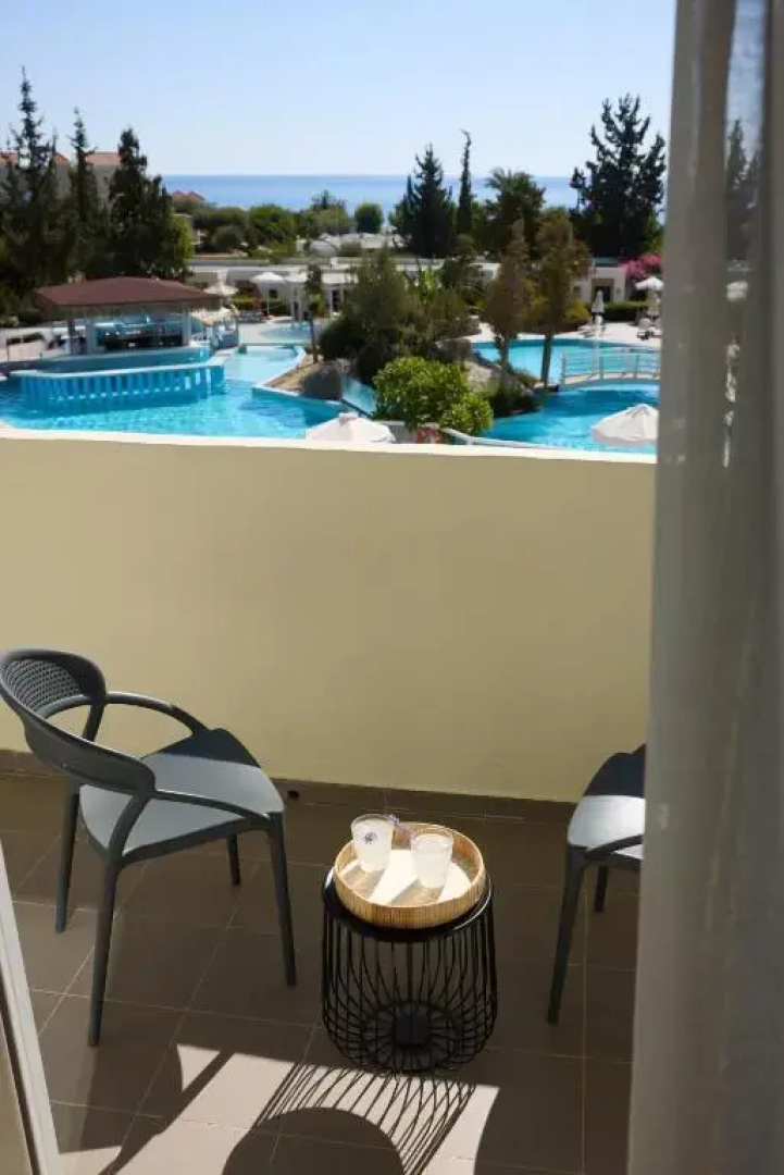 “Kiotari Miraluna Beach Resort”