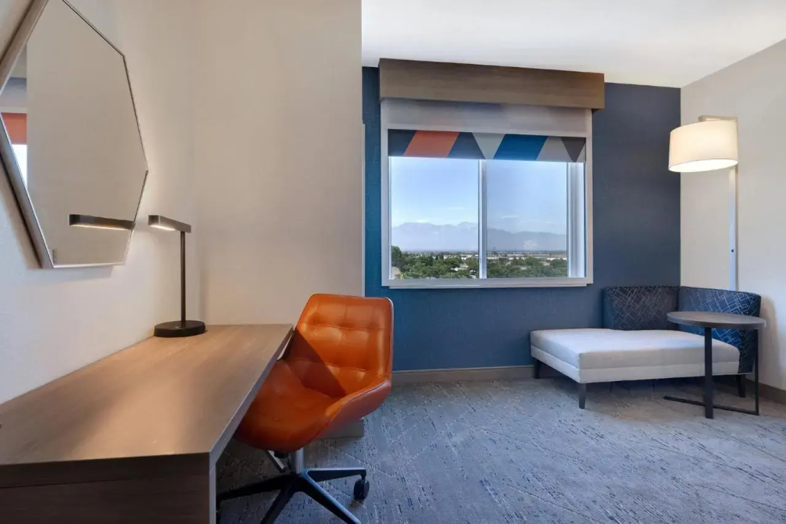 Отель Holiday Inn Express & Suites Chino Hills by IHG