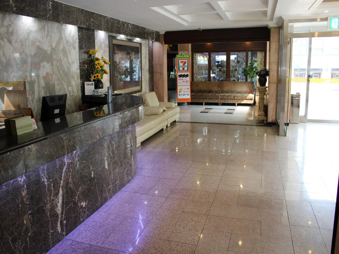 Insadong Crown Hotel