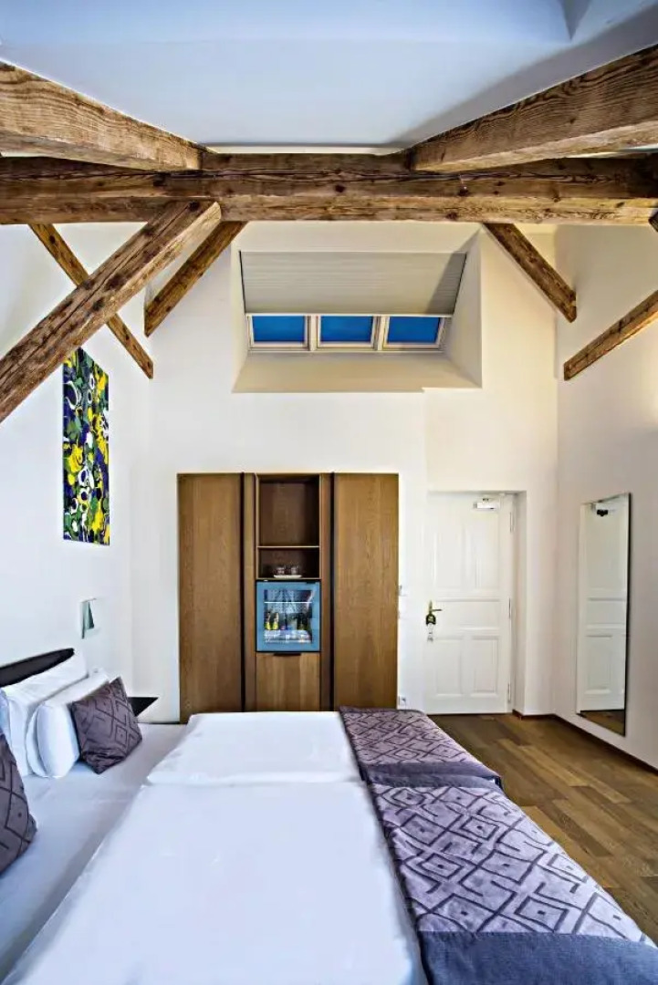 Отель Golden Crown