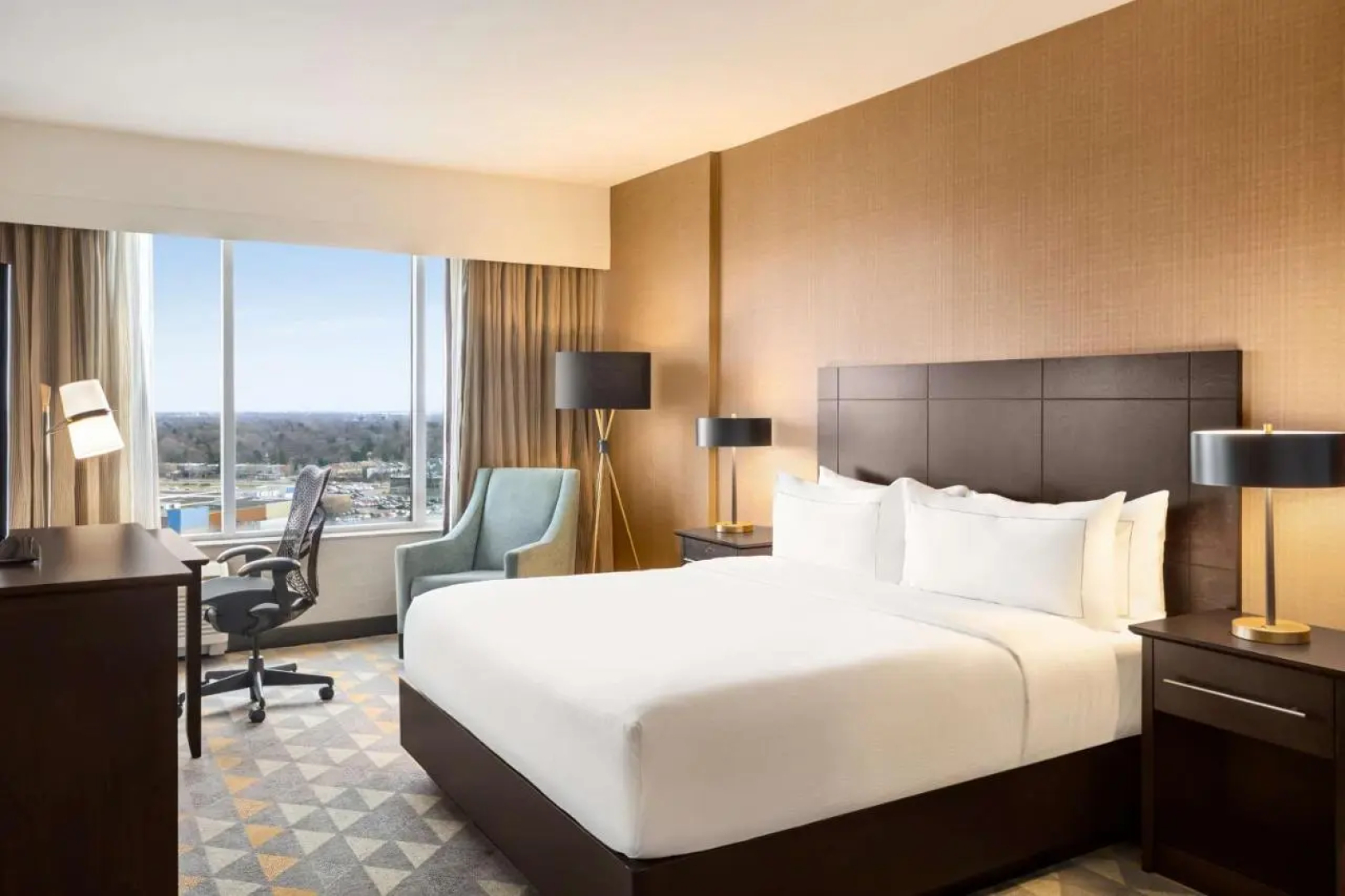 DoubleTree by Hilton Pointe Claire Montreal Airport West