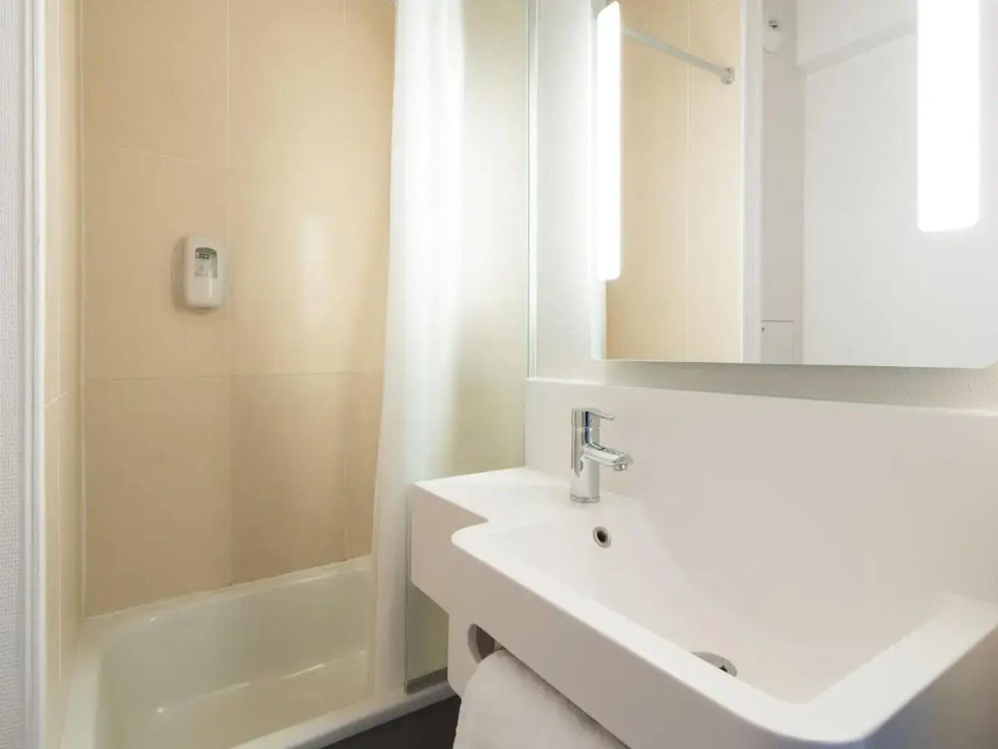 B&B HOTEL Blois Sud Vineuil