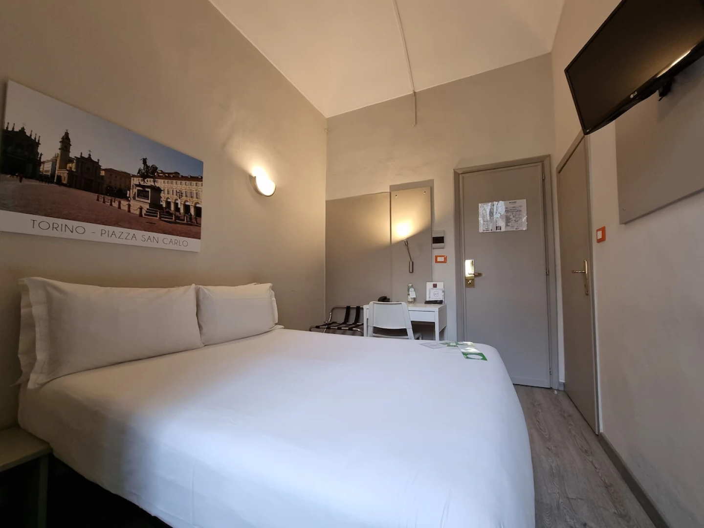 Green Class Hotel Astoria