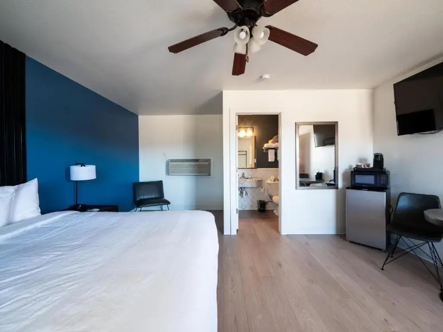 Balanced Rock Motel