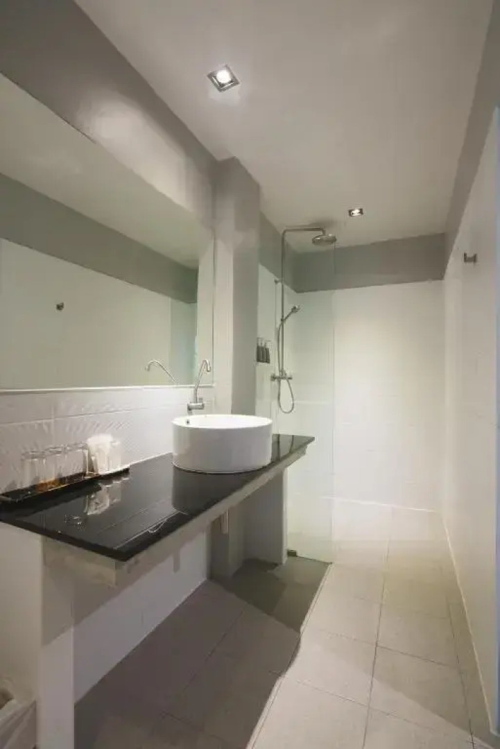 Отель Naina Resort & Spa