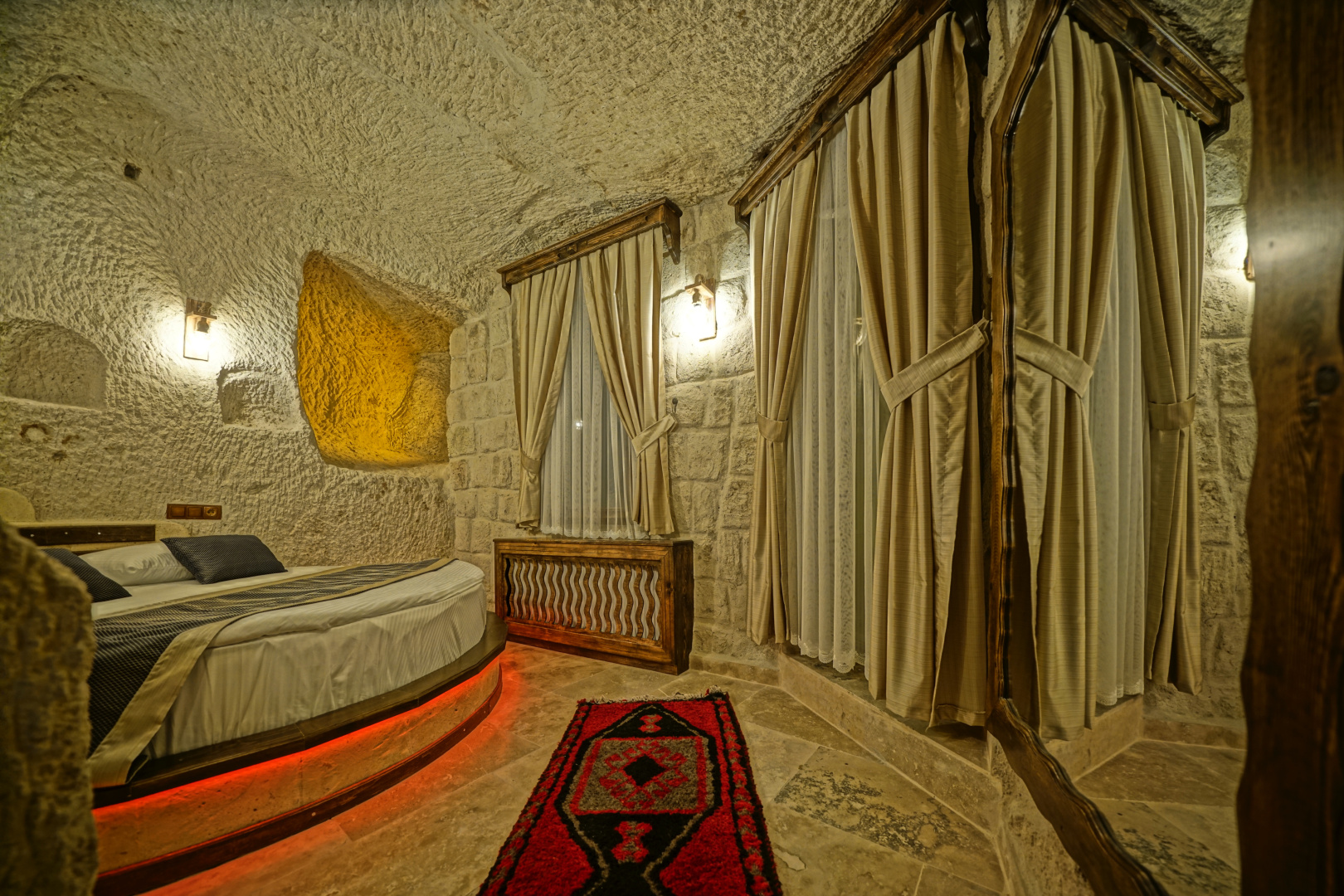 Castle Cave Hotel