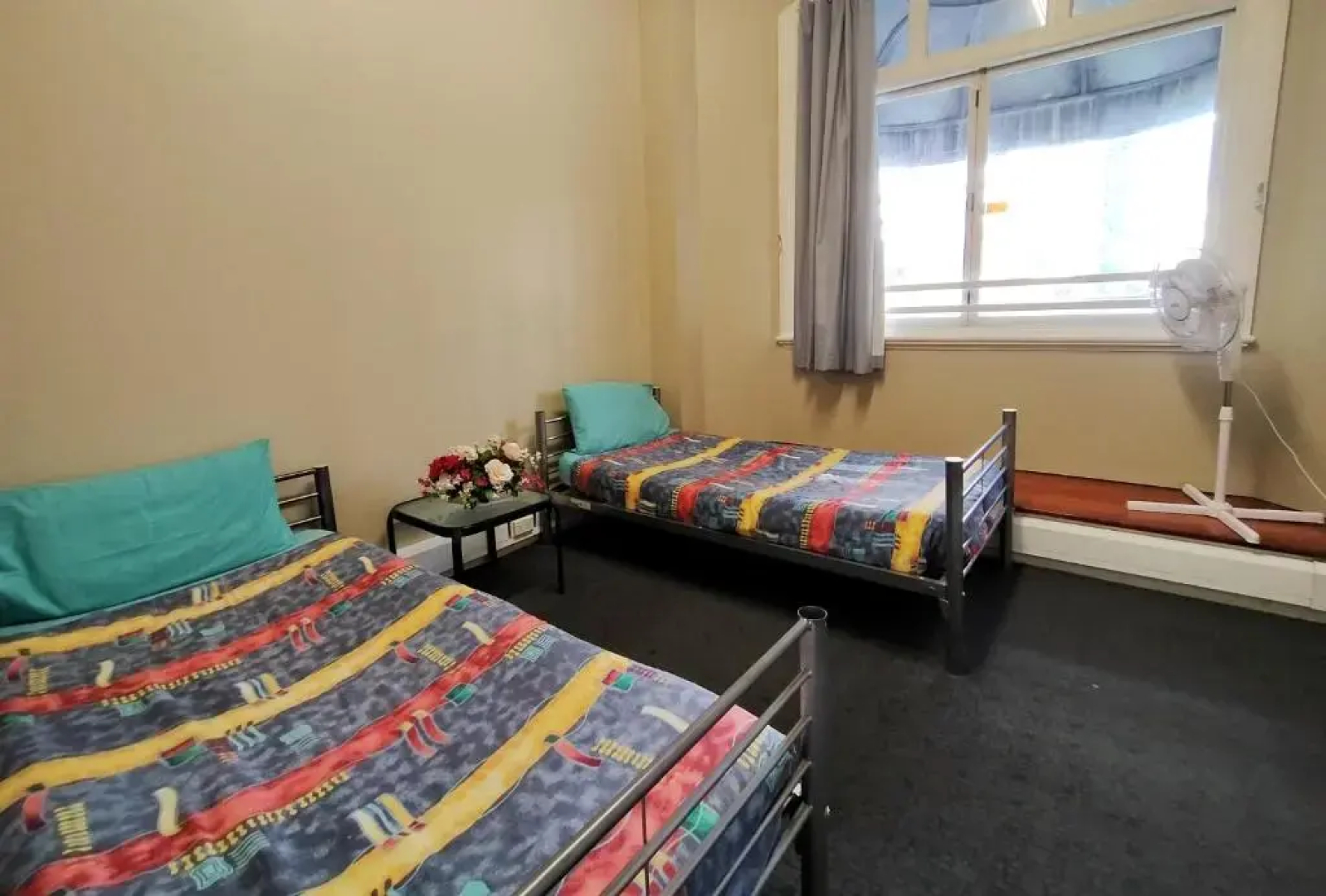 Surf 'N' Snow Backpackers - Hostel