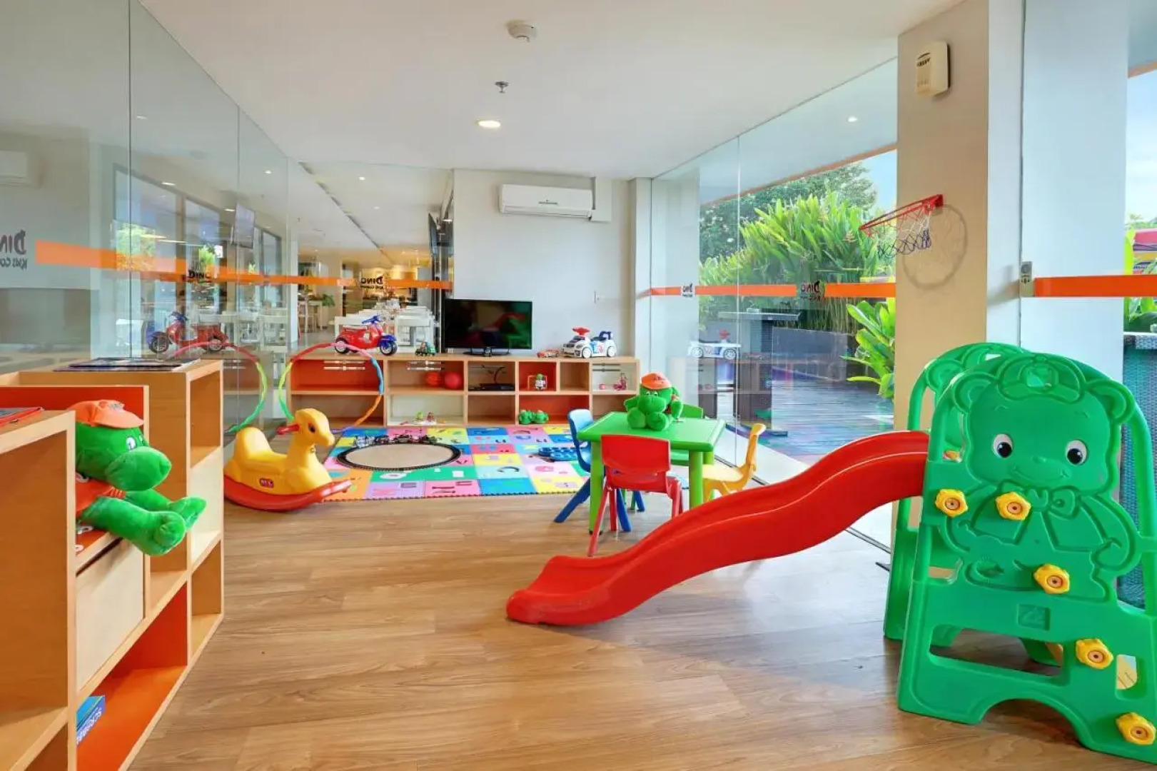 Отель Harris Hotel Seminyak Bali