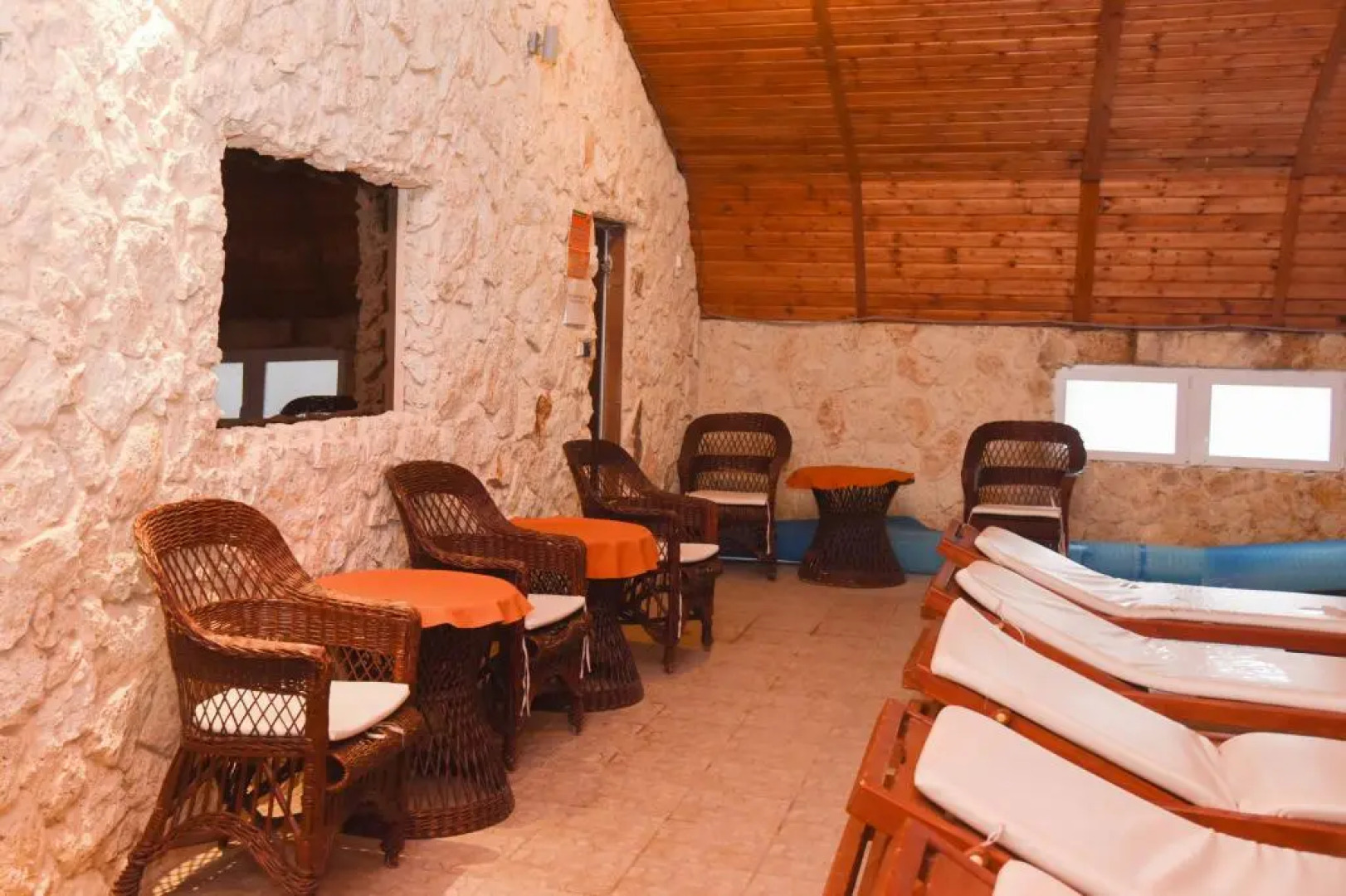 Oázis Wellness Kft.	