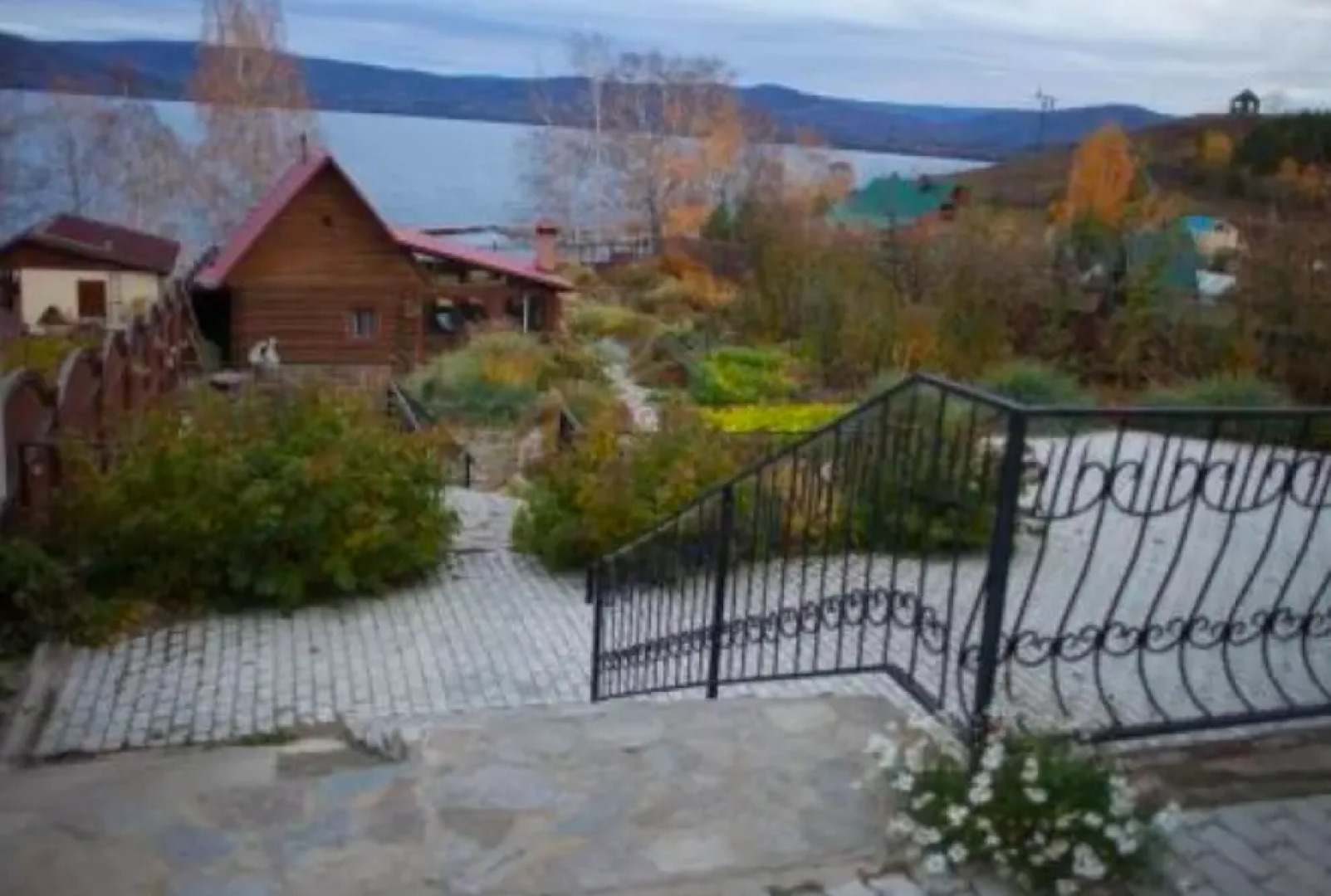 Lake GuestHouse