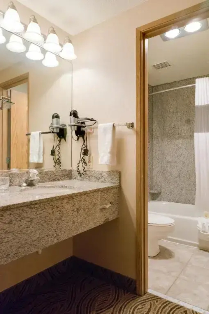 Promenade Inn & Suites Oceanfront