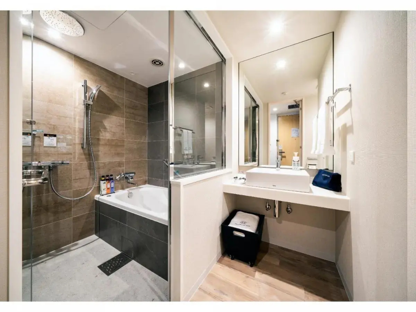 Отель Daiwa Roynet Hotel Tokyo Kyobashi PREMIER