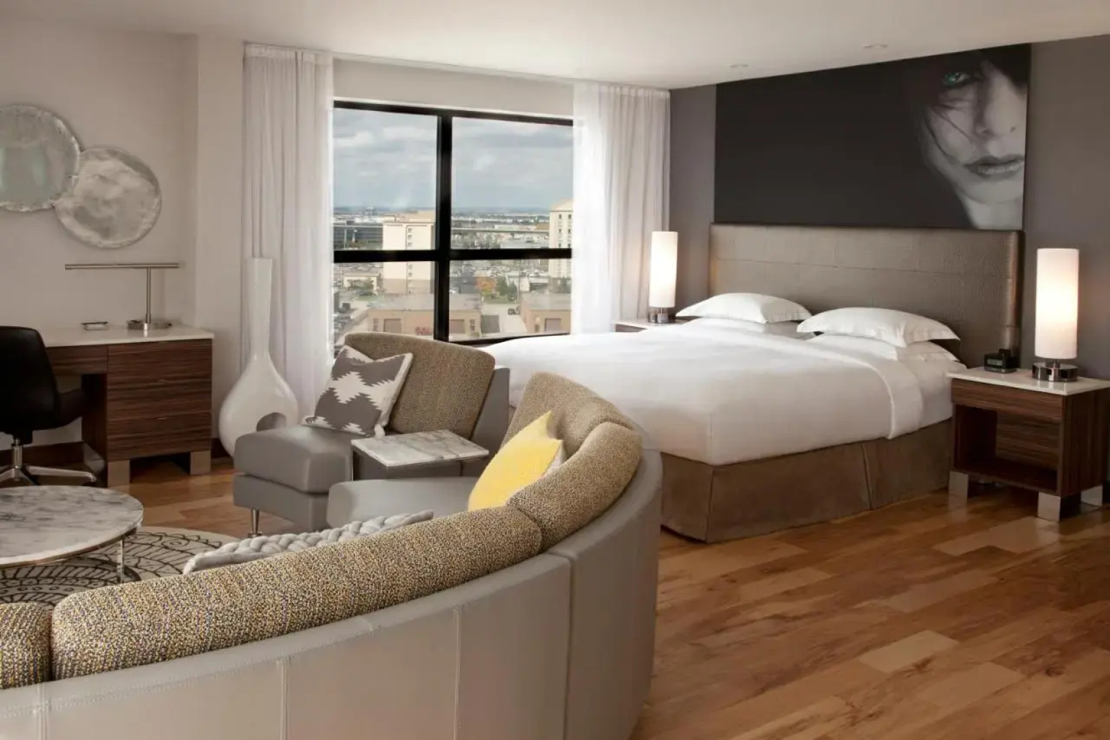 Hilton Toronto Airport Hotel & Suites