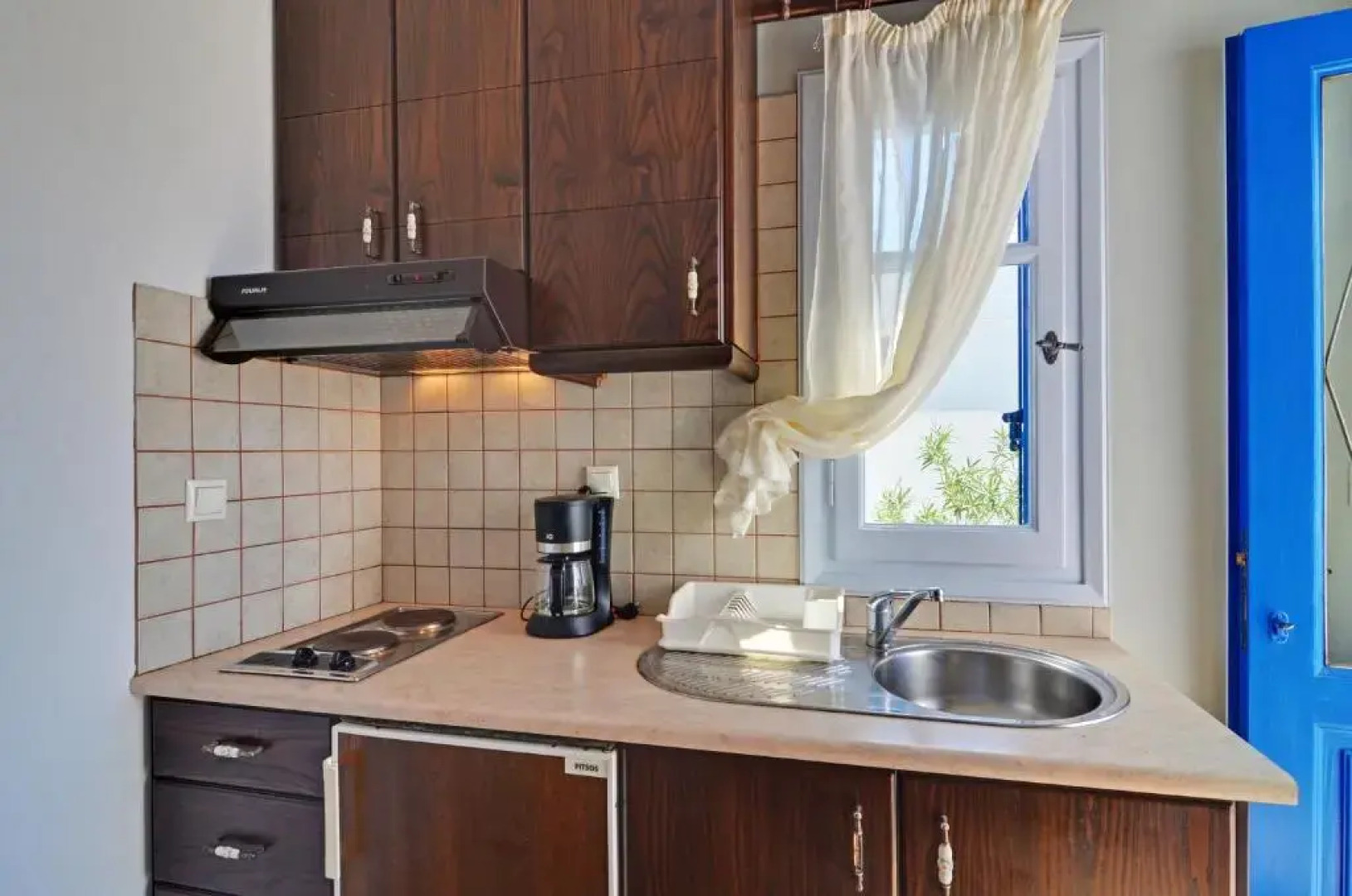 Nikos Sea view apts Milos