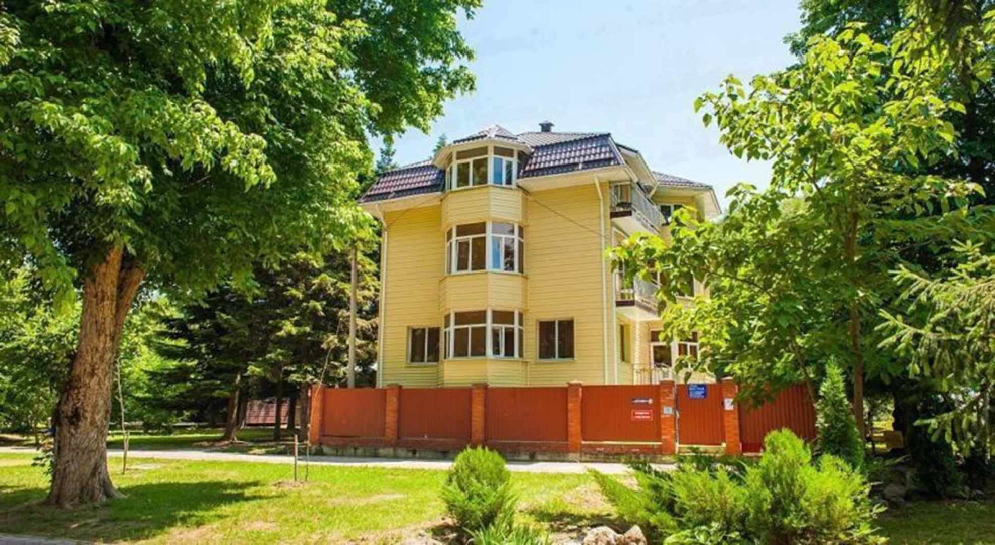 Hotel Spring
