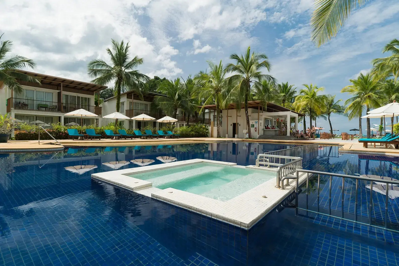 The Briza Beach Resort Khaolak