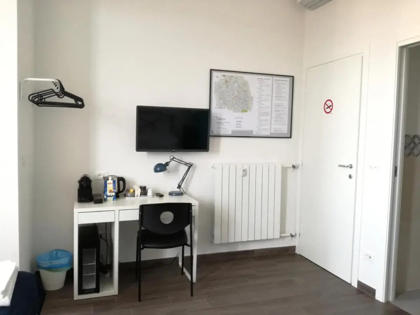 Отель Mambo Suites