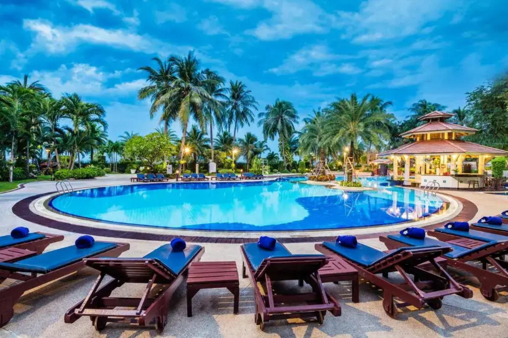 Cholchan Pattaya Beach Resort