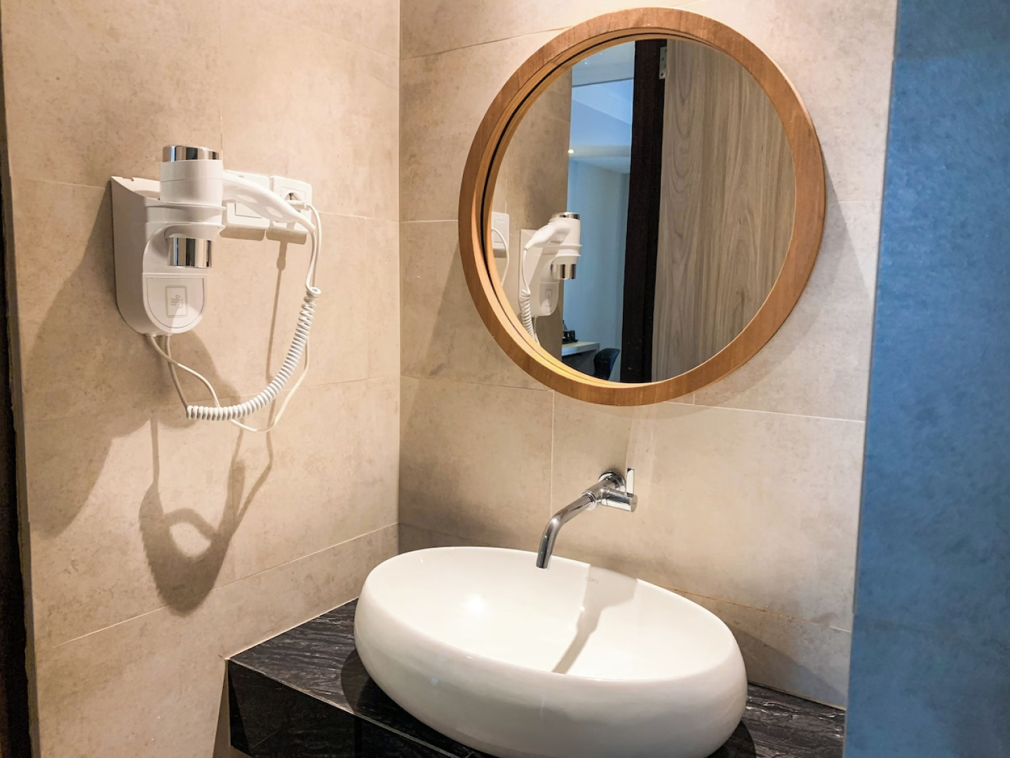 Front One Gosyen Hotel Salatiga