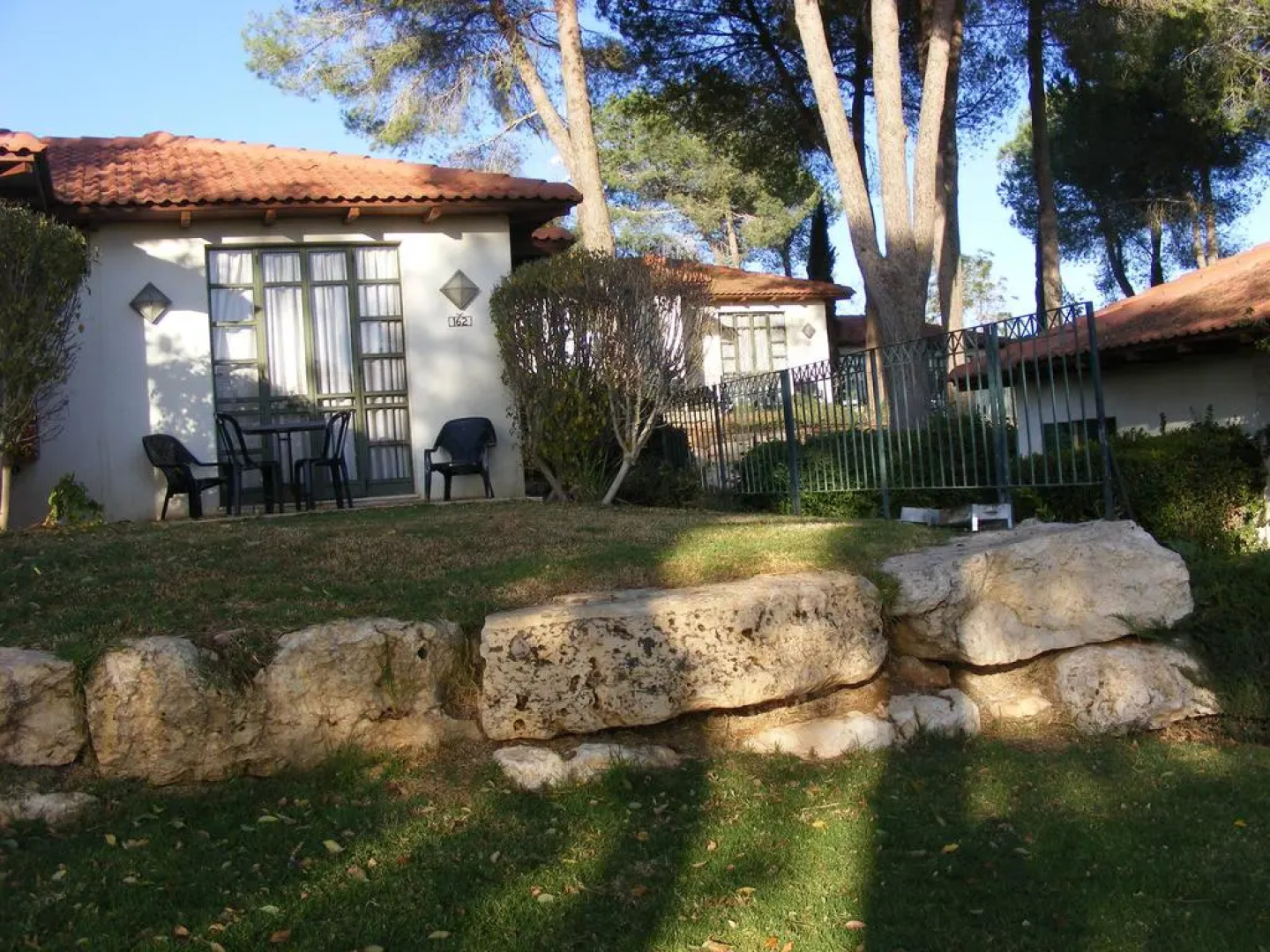 Shoresh Country Lodging