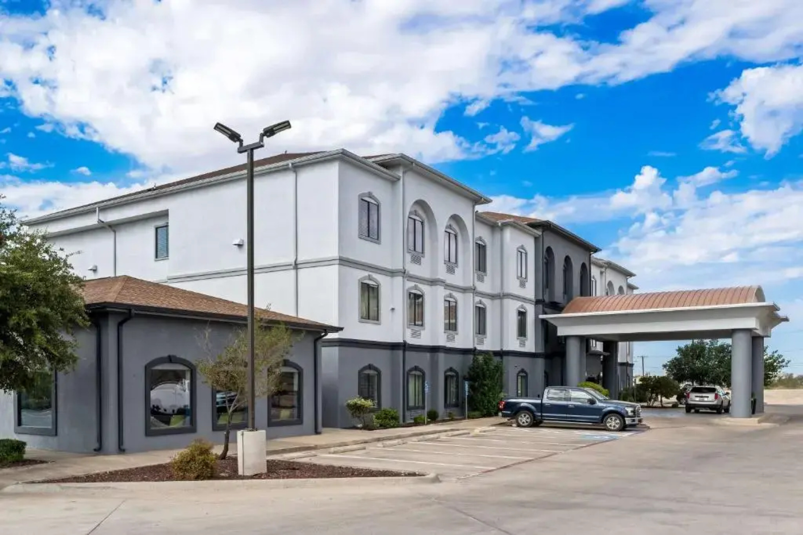 Best Western Palace Inn & Suites