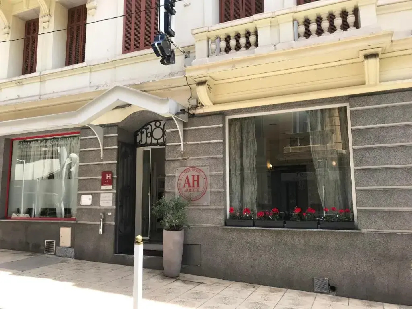 Azur Hotel