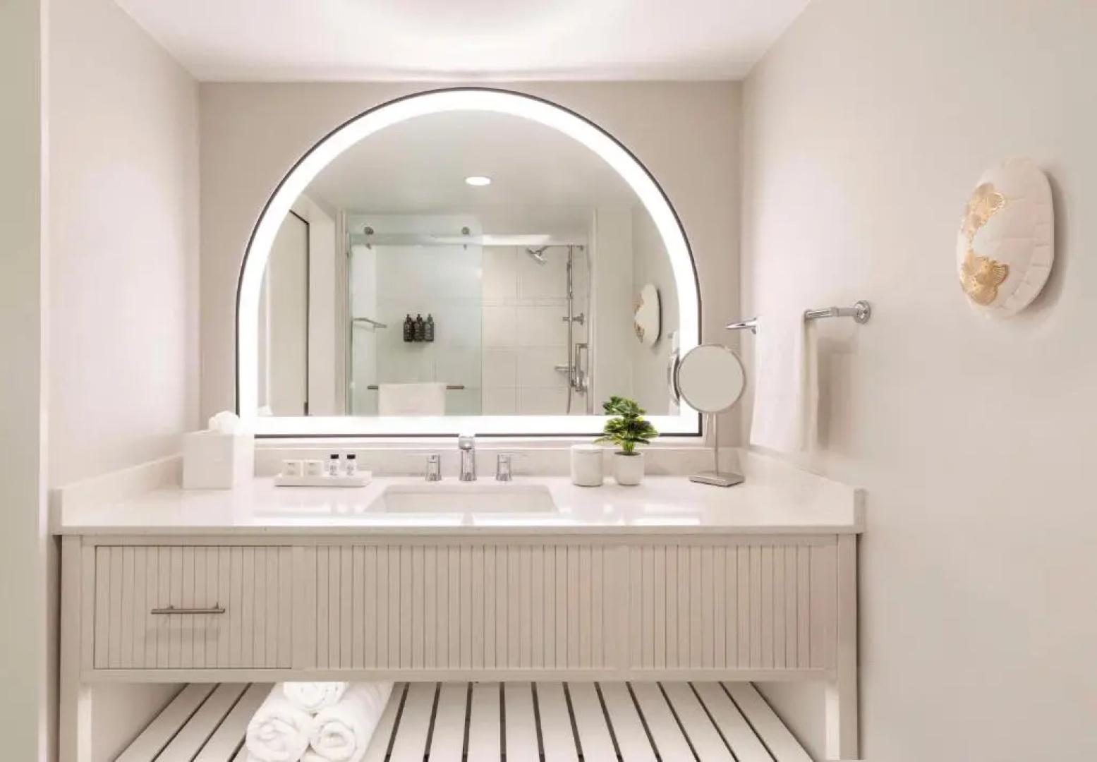 The Singer Oceanfront Resort, Curio Collection by Hilton