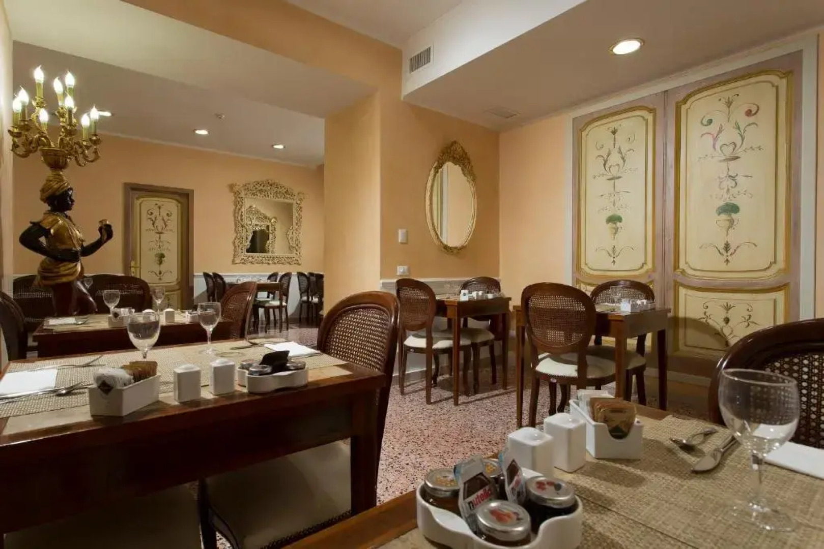 Отель Golden Tulip Rome Piram