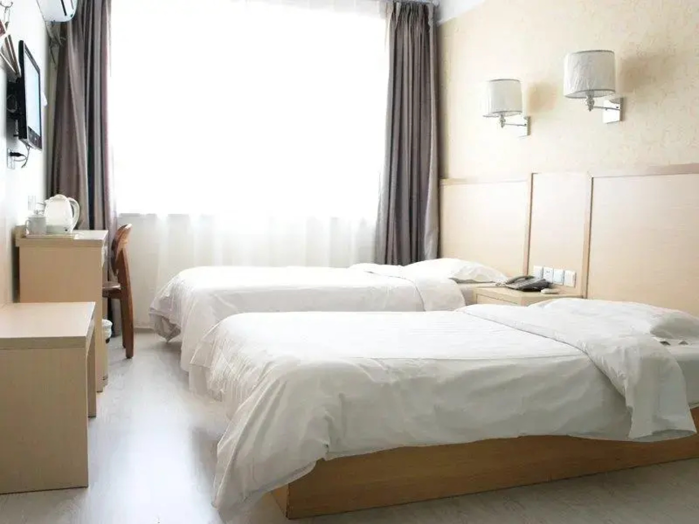 Zhongtian Seaview Hotel (Zhanqiao Railway Station)