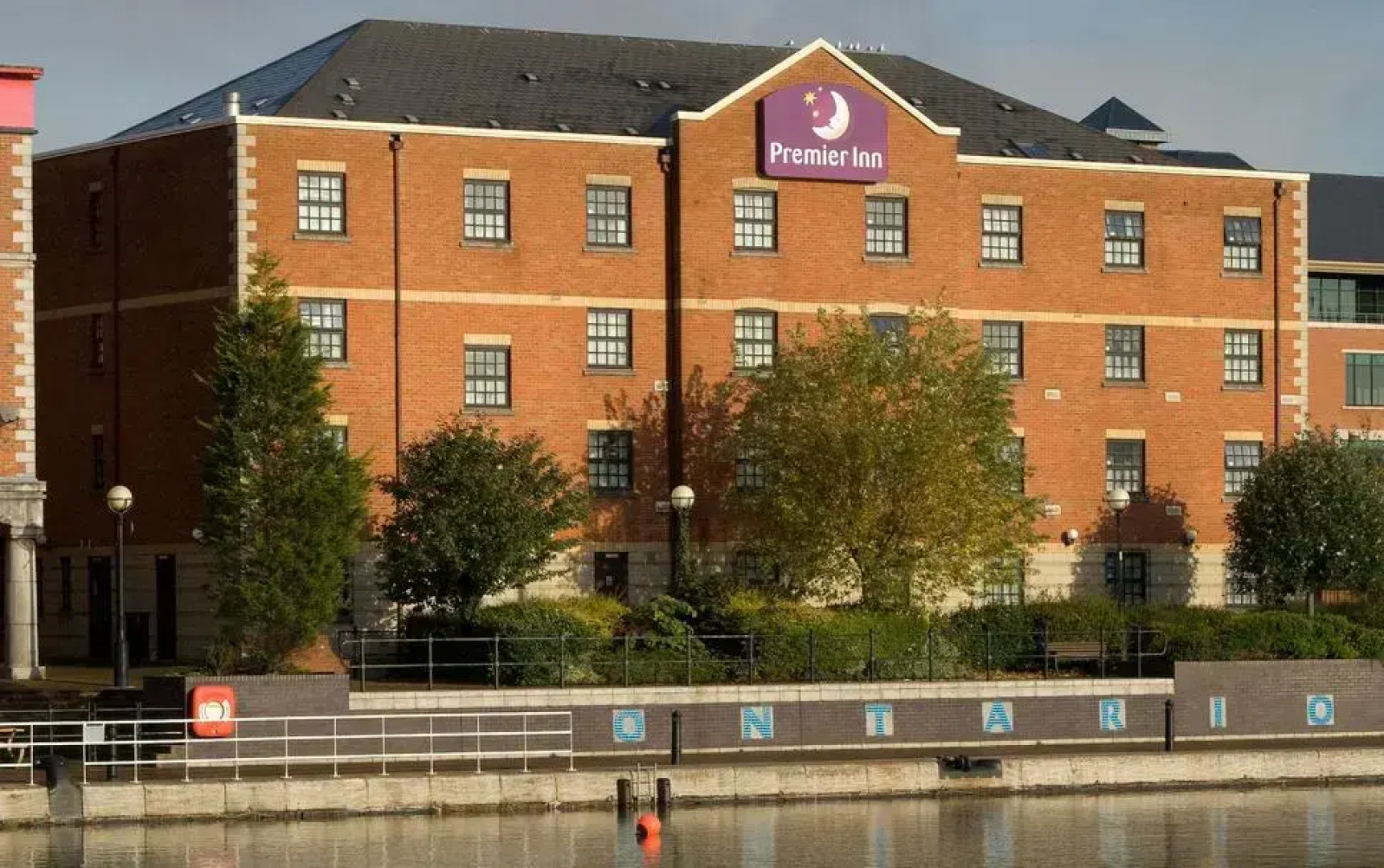 Premier Inn Manchester Salford Quays