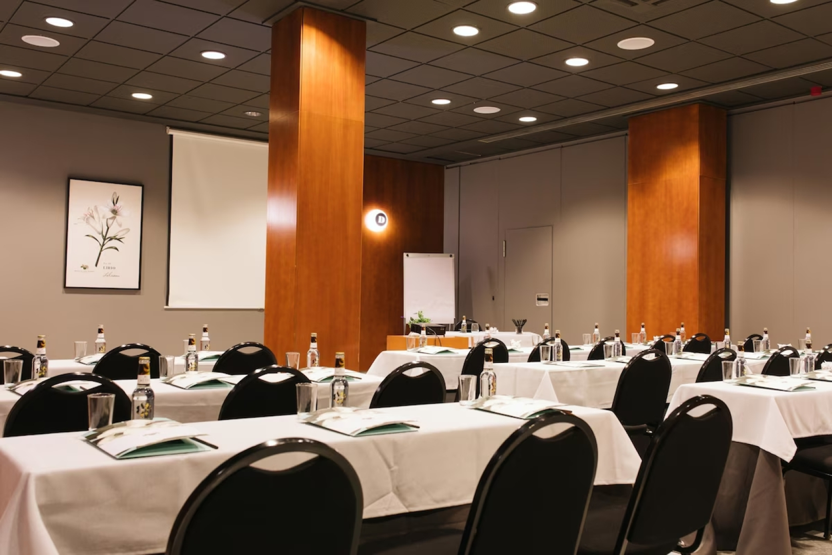 Отель Malcom and Barret