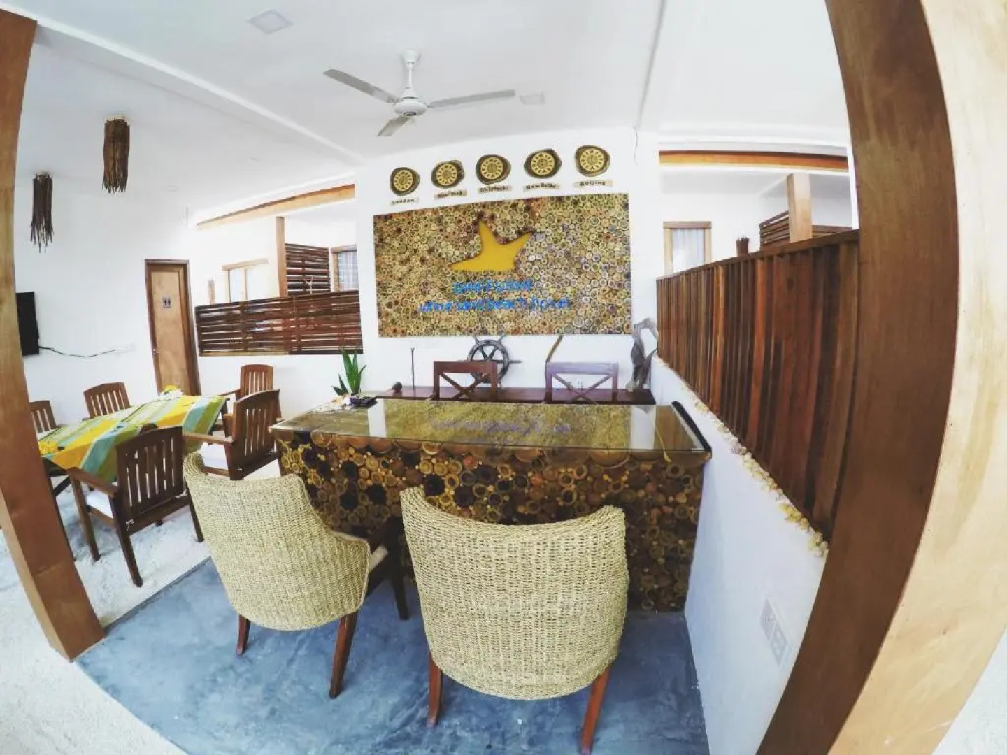 Отель Dhiffushi White Sand Beach