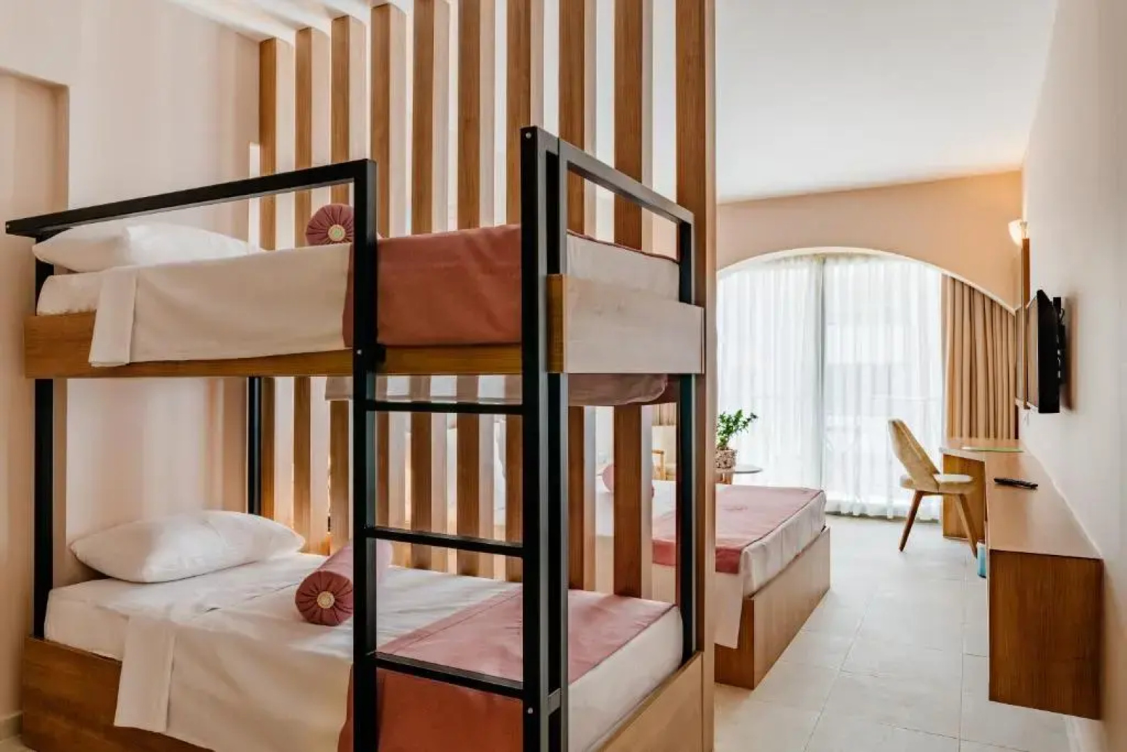 Olivia Palm Hotel